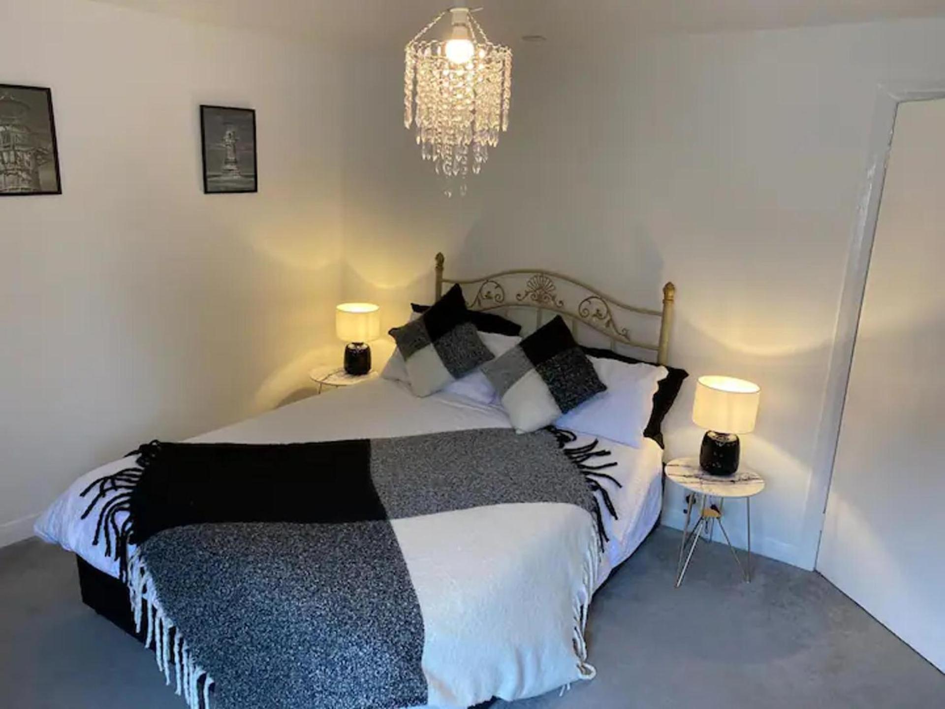 2 Bed-Sleeps 4-Sea View-Pet Friendly-Parking Apartment Llanelli Exterior photo