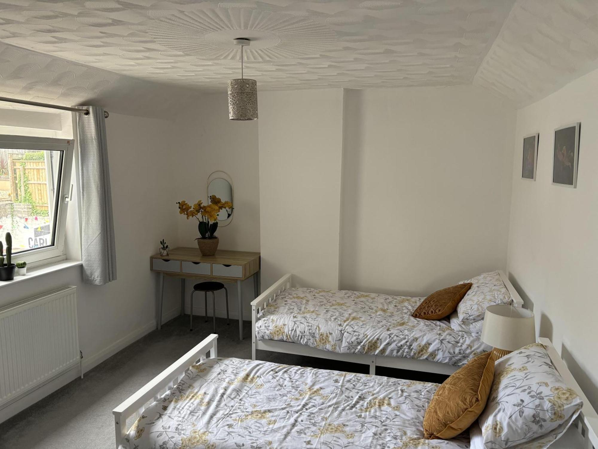 2 Bed-Sleeps 4-Sea View-Pet Friendly-Parking Apartment Llanelli Exterior photo