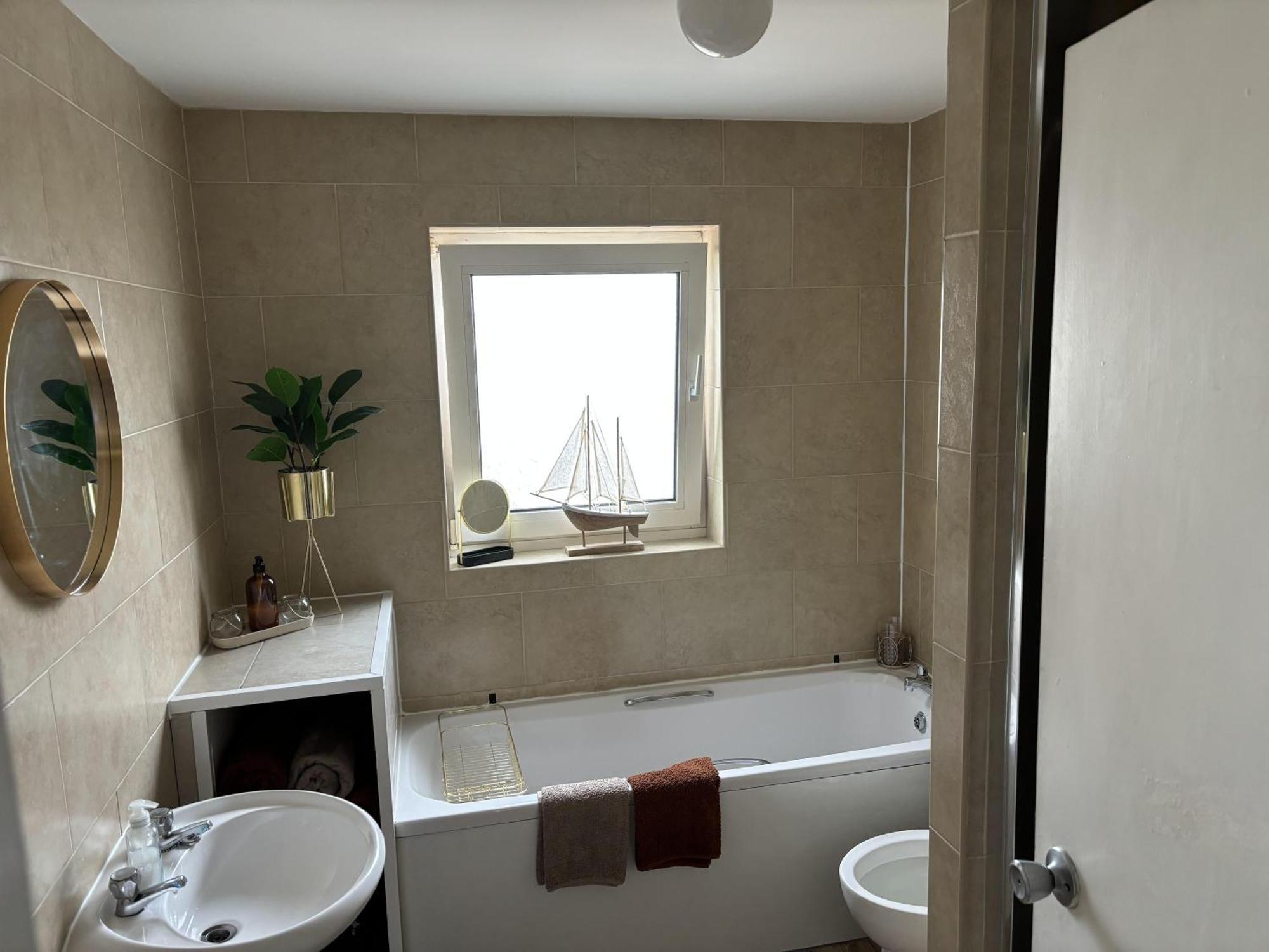 2 Bed-Sleeps 4-Sea View-Pet Friendly-Parking Apartment Llanelli Exterior photo