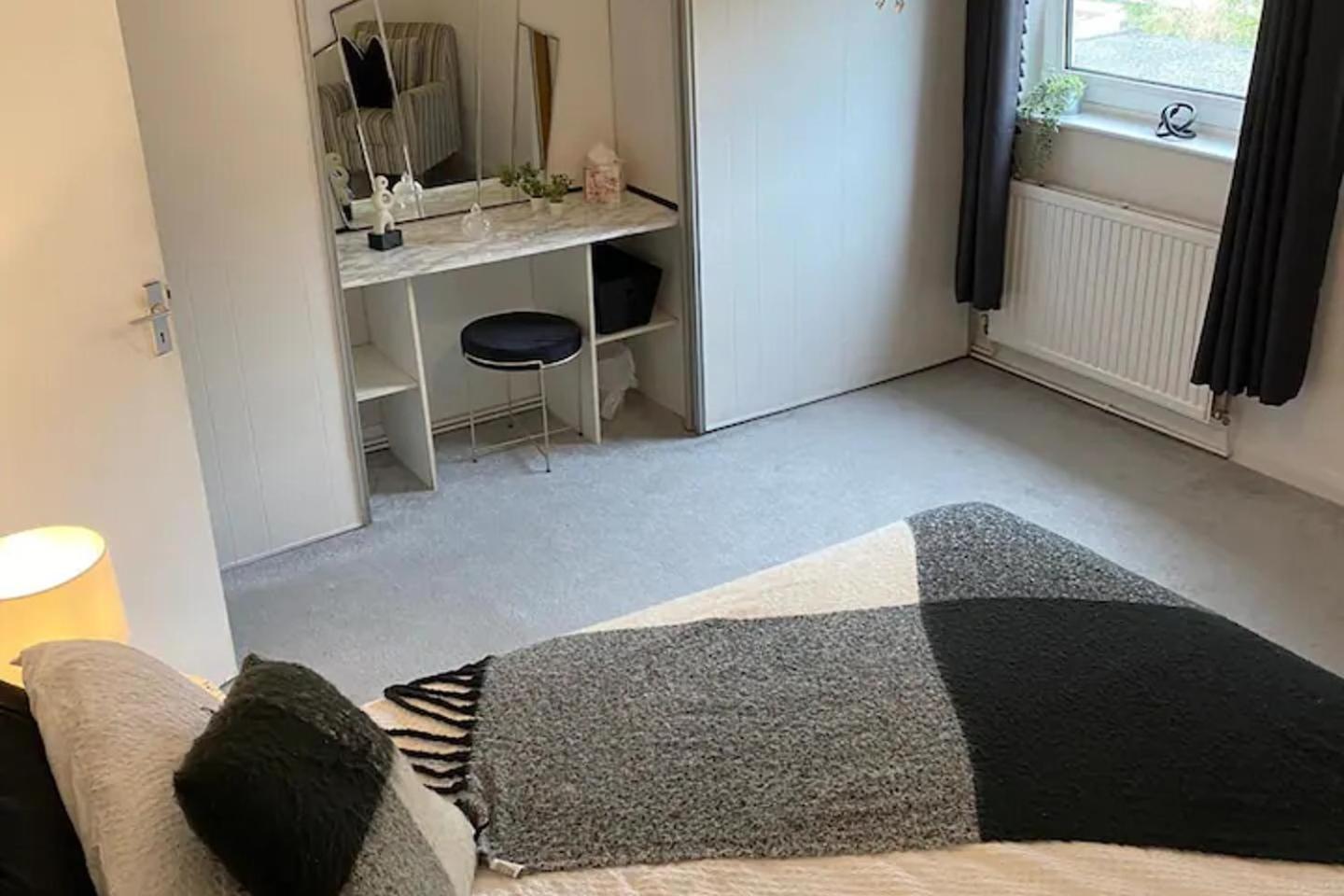 2 Bed-Sleeps 4-Sea View-Pet Friendly-Parking Apartment Llanelli Exterior photo